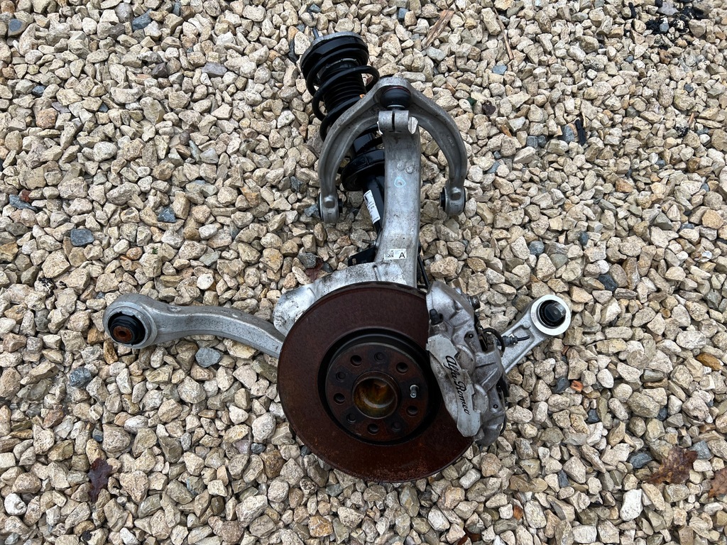 фото №1, Alfa romeo giulia q2 підвіска поворотний кулак ліва