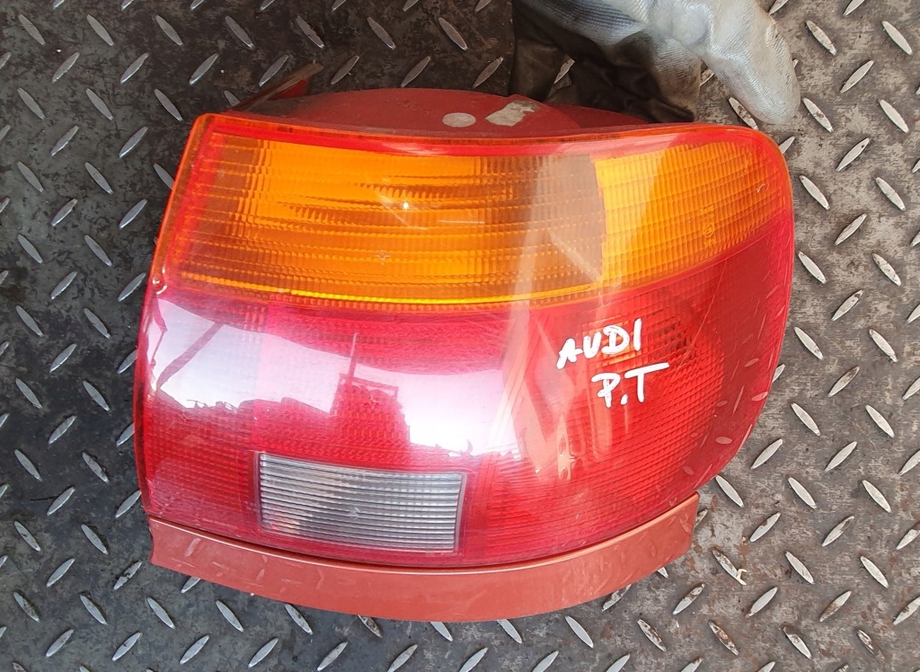 Купить Лампа правый задний  audi a4 b5 sedan