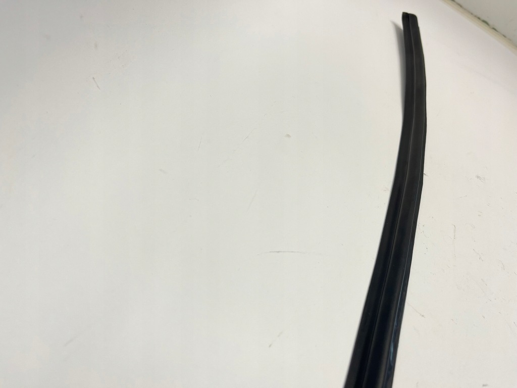 Молдинг ущільнювач прокладка зовнішня перед права ліва mercedes 190 w201 Доставка