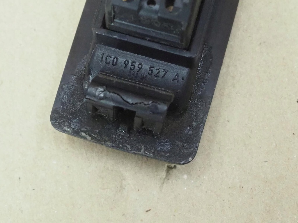 фото №11, Кнопка переключатель стекло правый перед new beetle 1c0959855