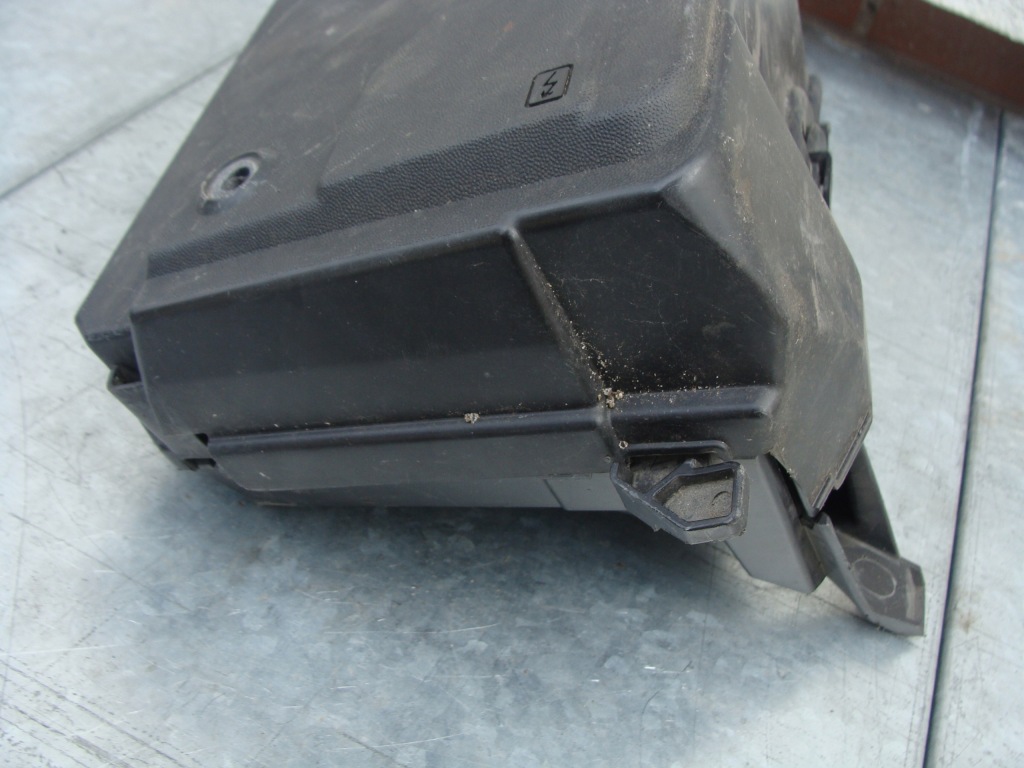 Корпус защита коробка предохранителей renault megane ii scenic ii Оригинал