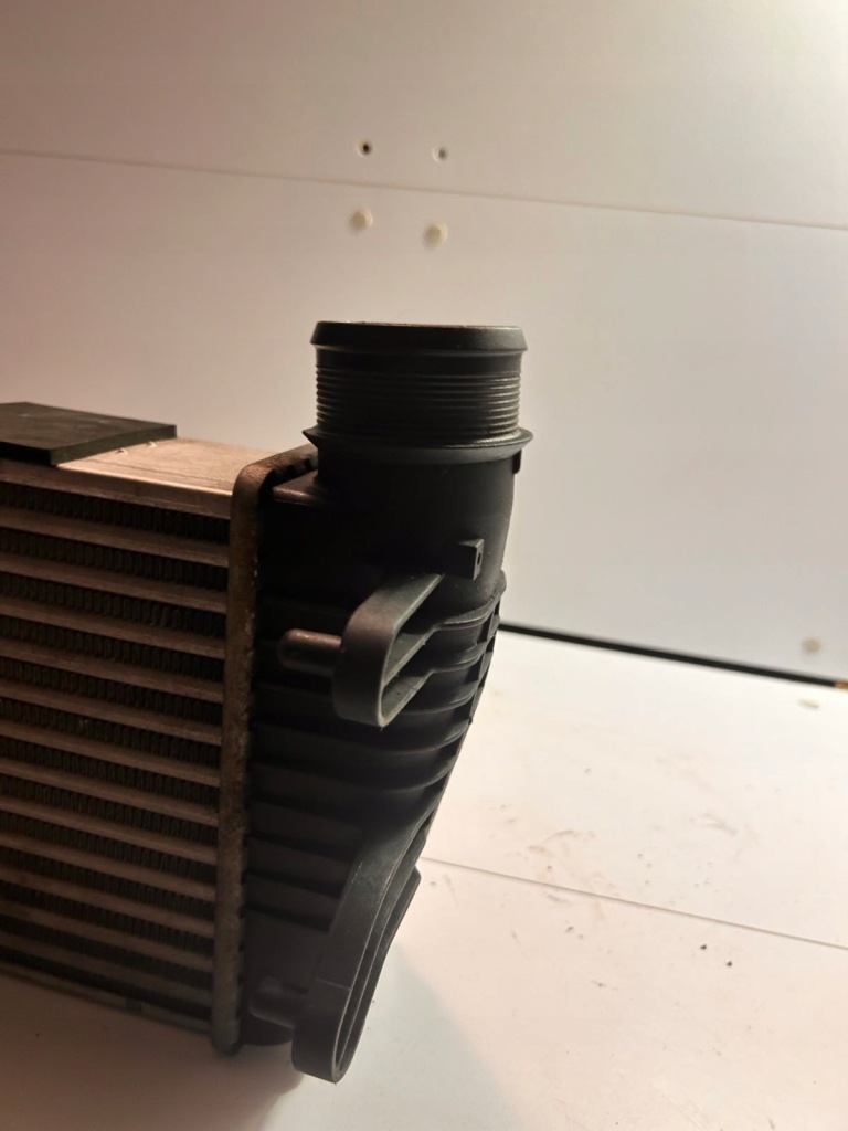 Интеркулер 04-11prawy audi a6 c6 4f0 145 806 r Оригинал