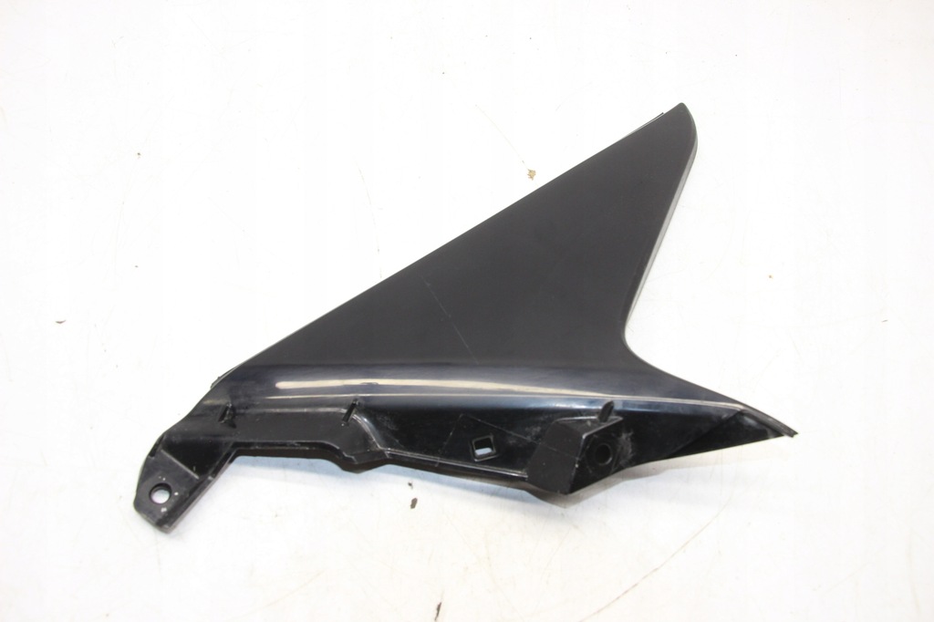 фото №1, Молдинг защита заглушка крышки багажника правый задняя toyota yaris cross 20-