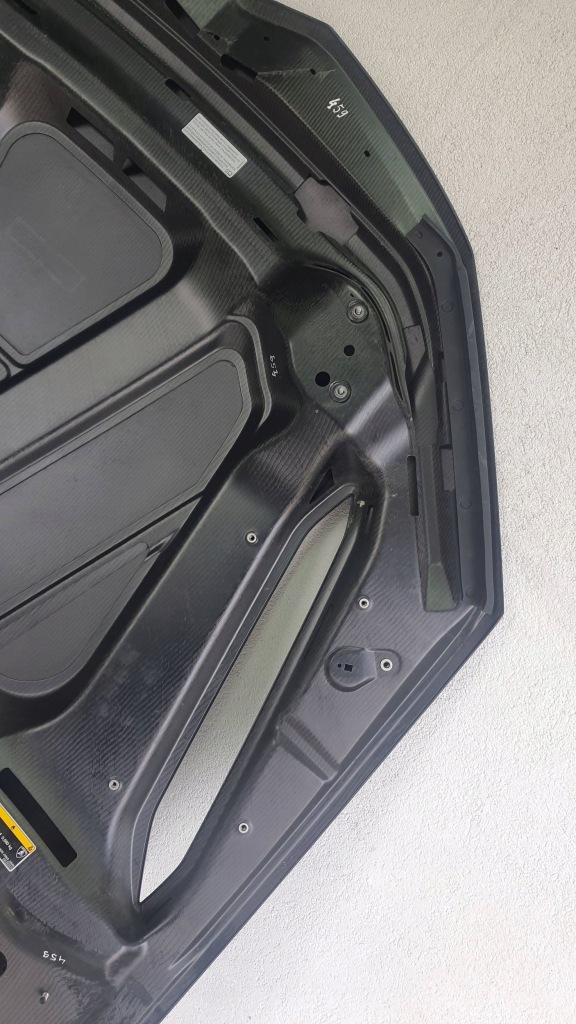 Купить Прокладка капот перед сторона левая lamborghini urus 4ml823125