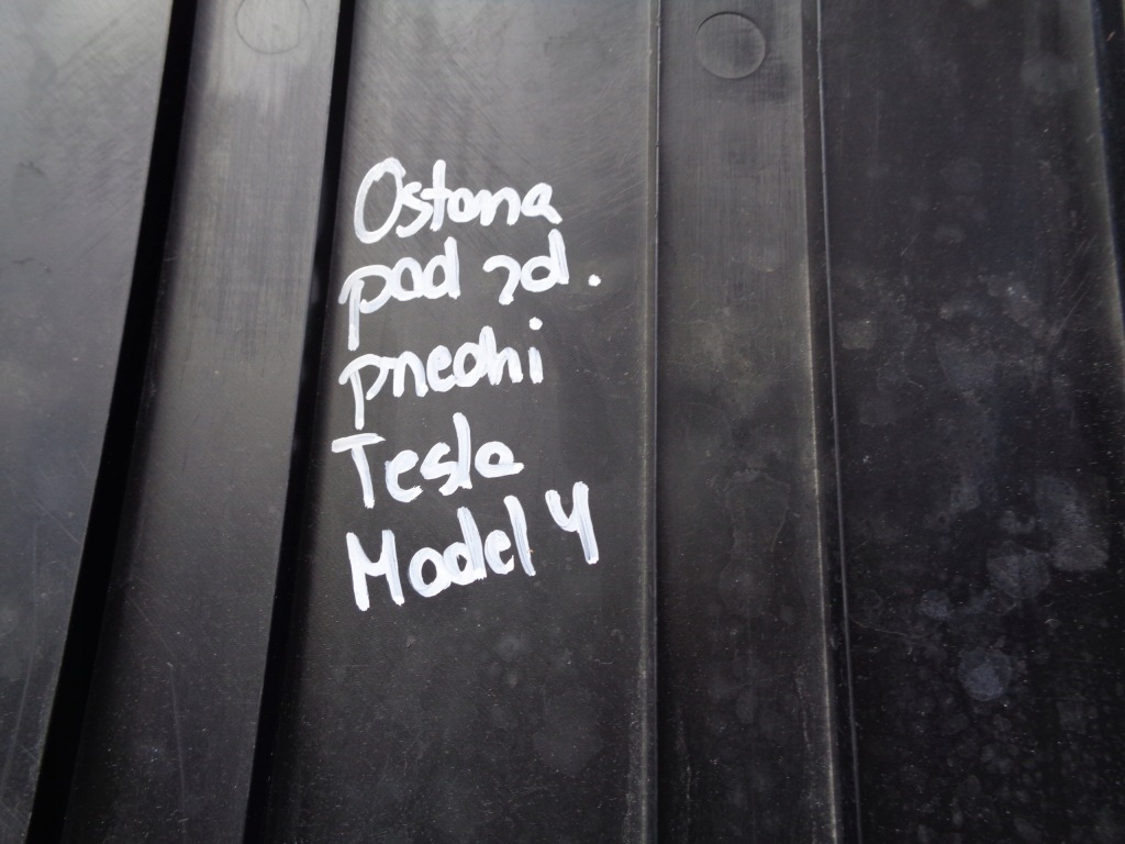 Накладка під  бампер передній tesla model y Доставка