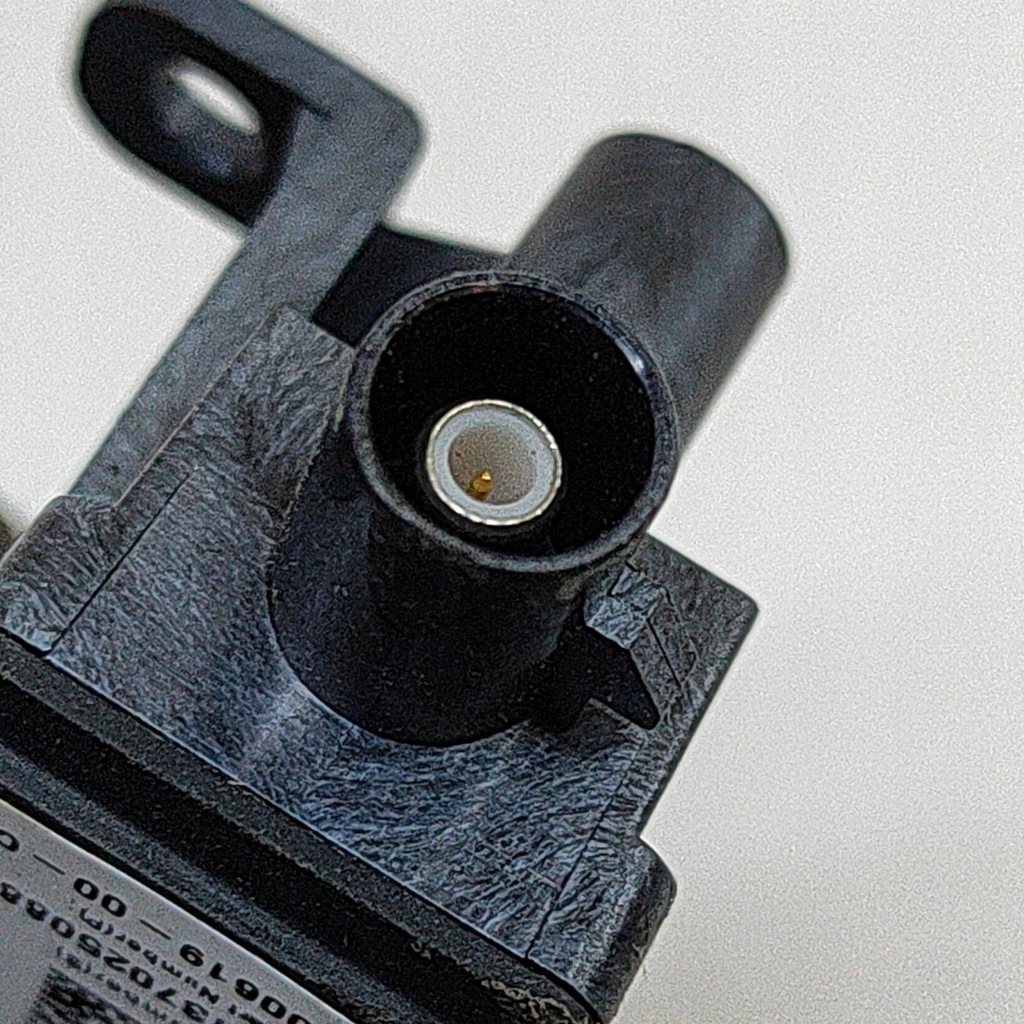 Tesla model 3 2021 права сторона камера на крила бічний Недорого