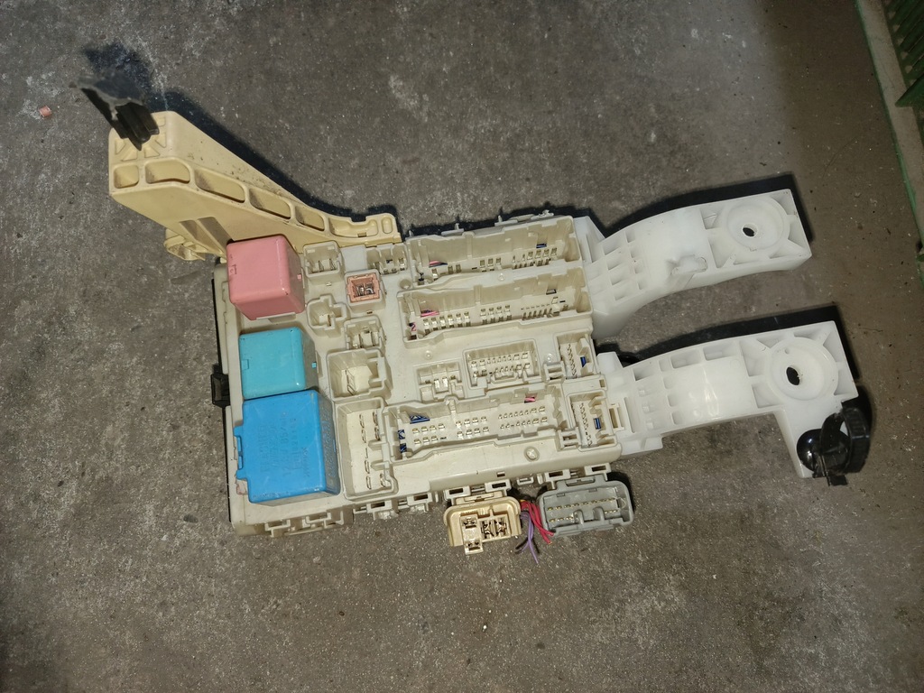 фото №1, Коробка предохранителей toyota yaris i 1.4 d 82730-52341