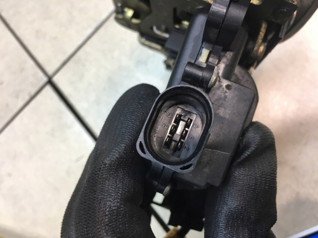 фото №7, Замок дверь левый задняя seat leon i 6 pin