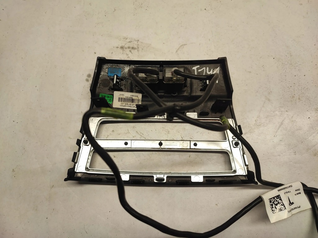 Рамка середня панель приладів tesla model x 106450100a electric 385kw 2017 Київ