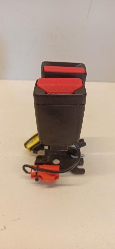 фото №2, Volvo xc40 клипса поперечина 32239901