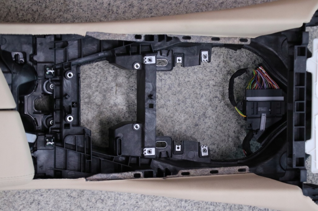 фото №11, Bmw g30 g31 g32 туннель средний подлокотник canberrabeige europa