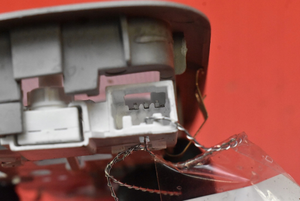 фото №9, Лампа освещение салона задняя 81250-05030 toyota auris ii e18 lift 15-18