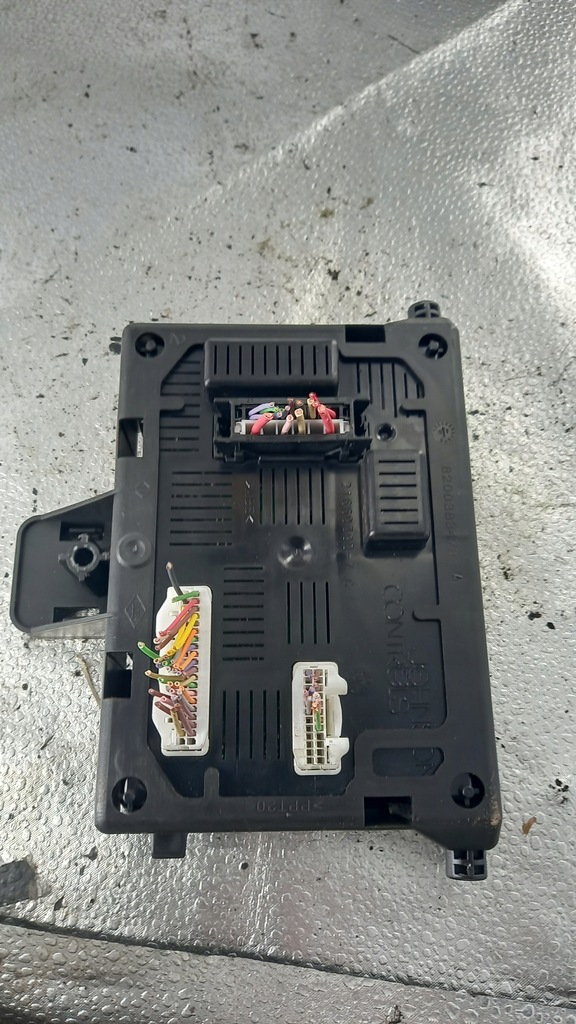 фото №3, Коробка предохранителей renault clio 1.2b iii 07r