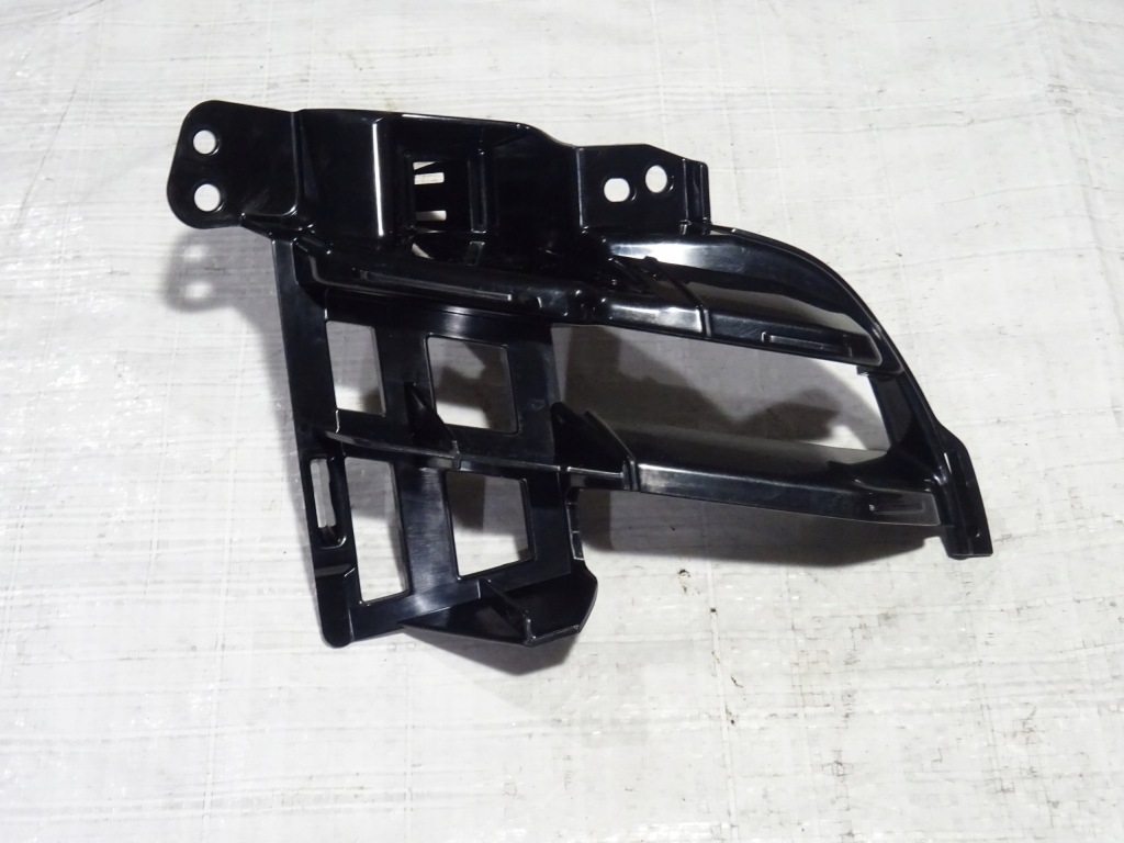 фото №1, Направляющая кронштейн перед левая skoda superb iii 3 3v0