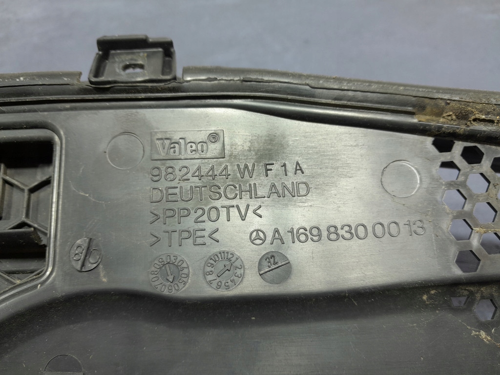 фото №6, Mercedes b w245 жабо верхний a1698300013