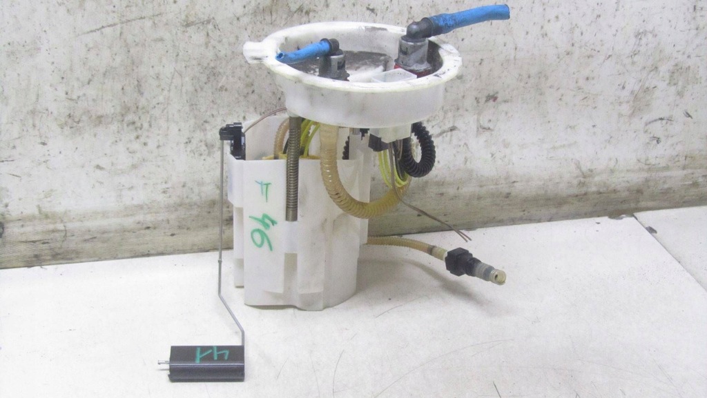 фото №1, Bmw f46 2.0d насос пального 7325137 14-