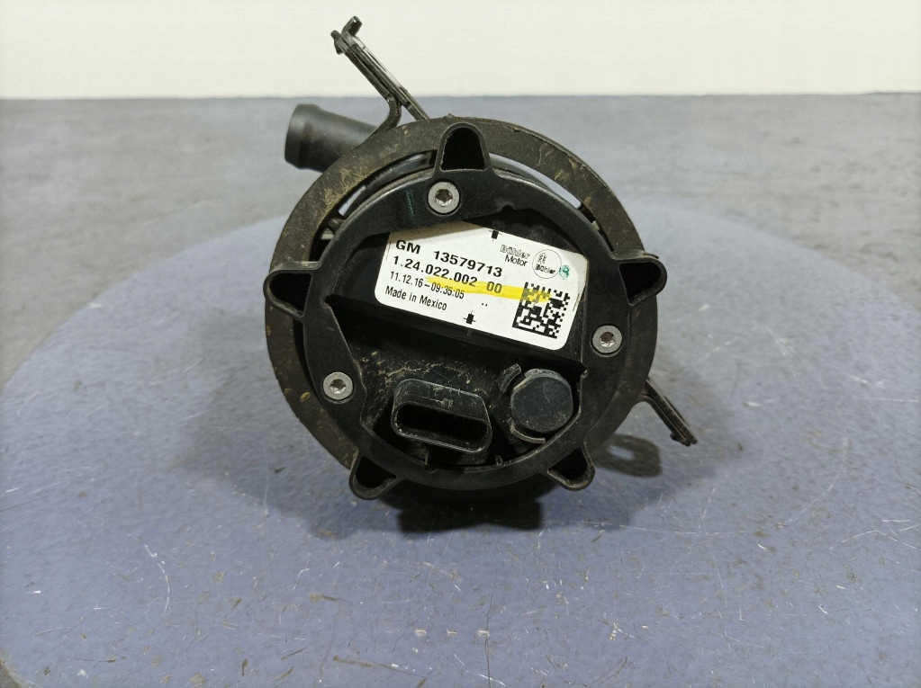 Opel ampera 1.4 hyb 151 km дополнительная насос воды 13579713 Оригинал