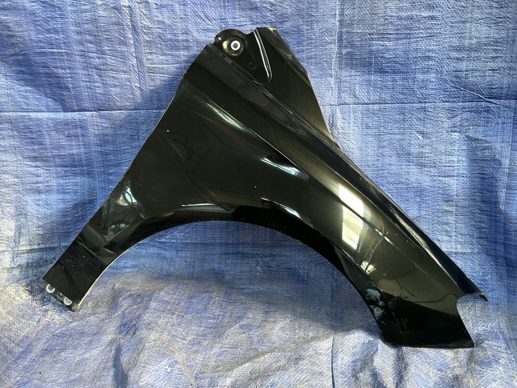 Купить Mercedes bklasa w246 правый  передний крыло