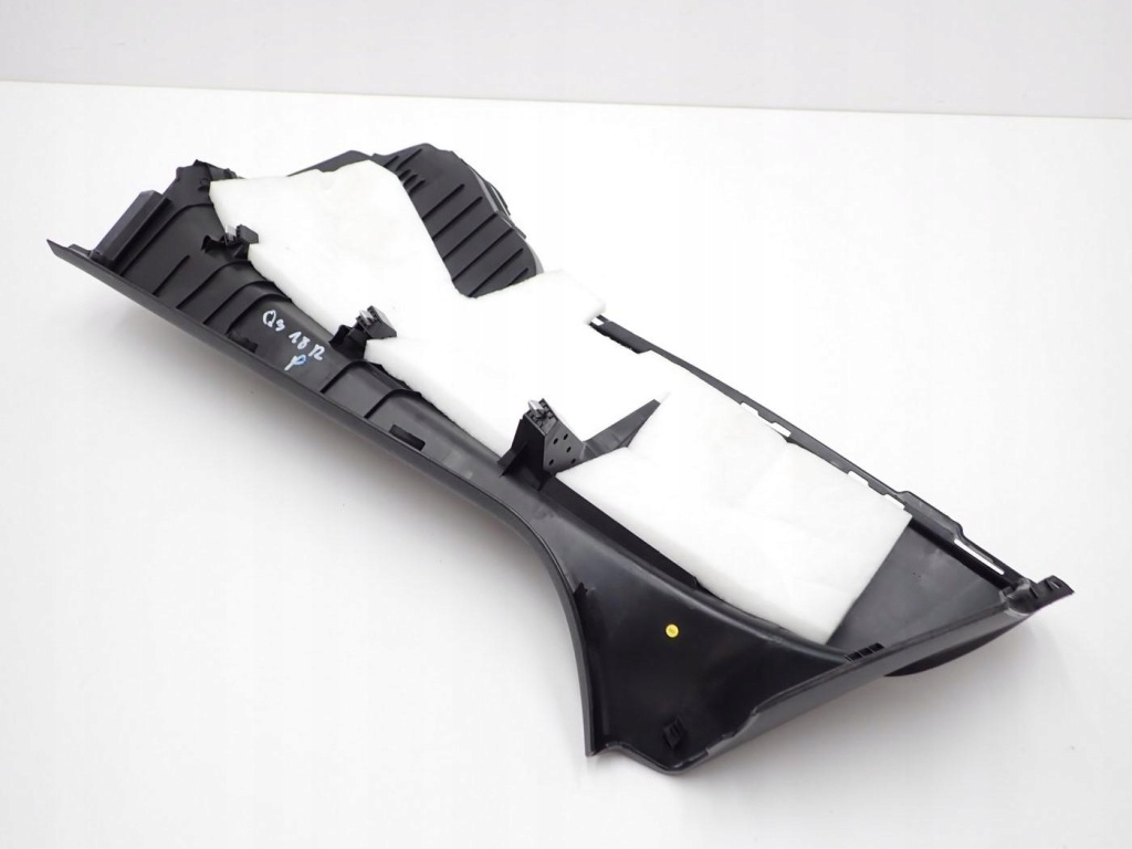 Пластик накладка стойка порог правый  83a867768 audi q3 2 83a 18r с Разборки