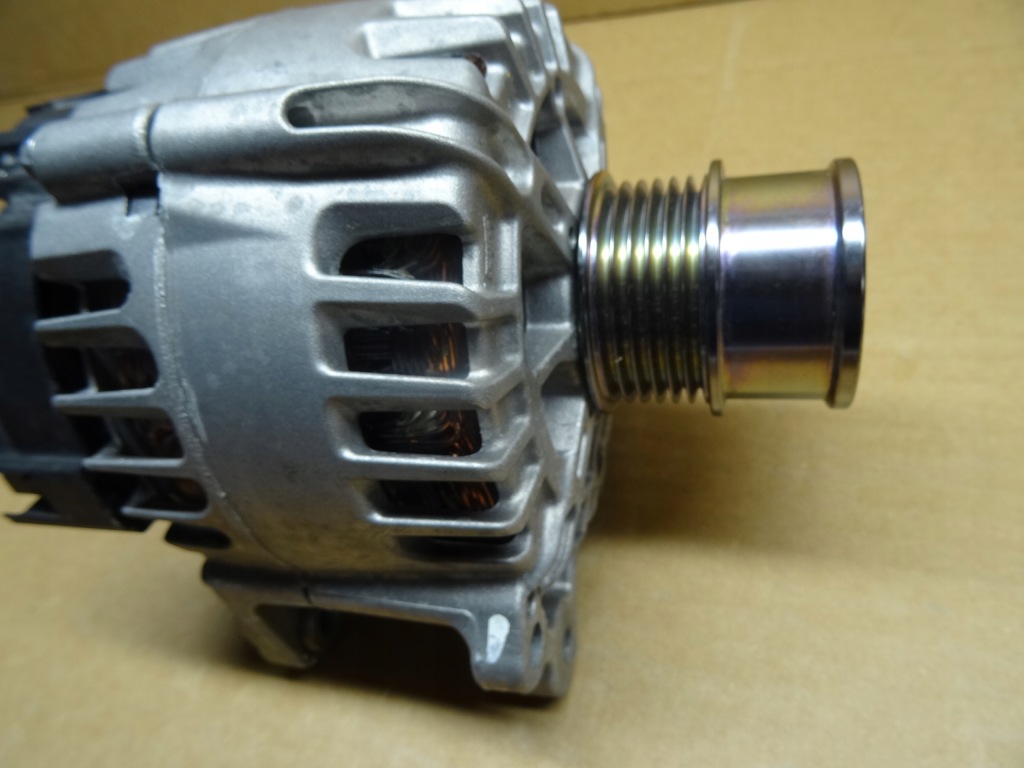 Audi a1 q2 1,0-1,4 tfsi генератор 110a 04e903015 с Разборки