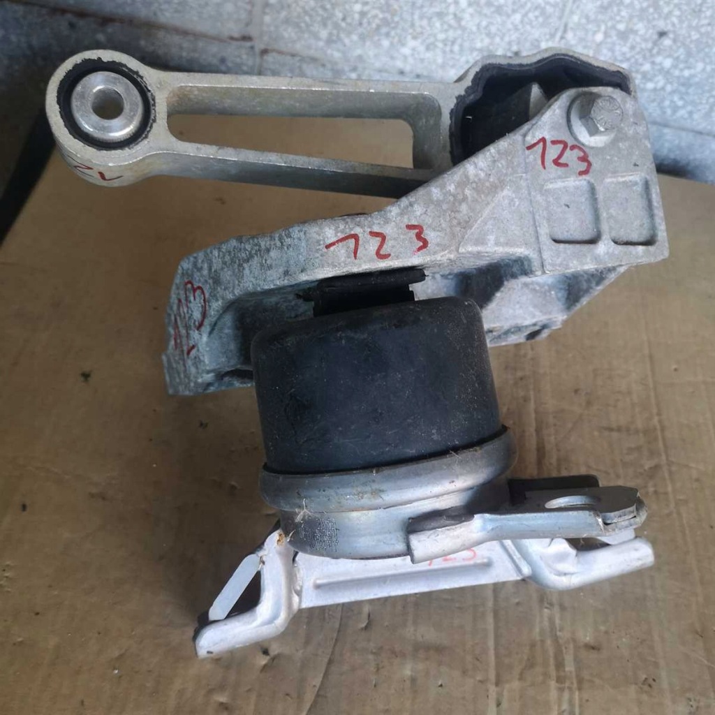 фото №4, Кронштейн подушка двигателя evoque bj326f012-ab