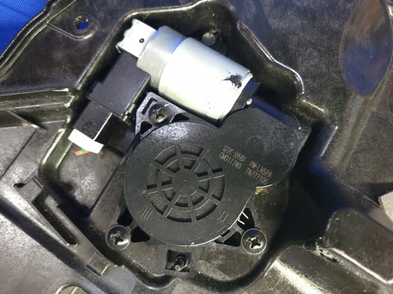 фото №3, Подъемник стекло правый задняя mazda 2 demio ii