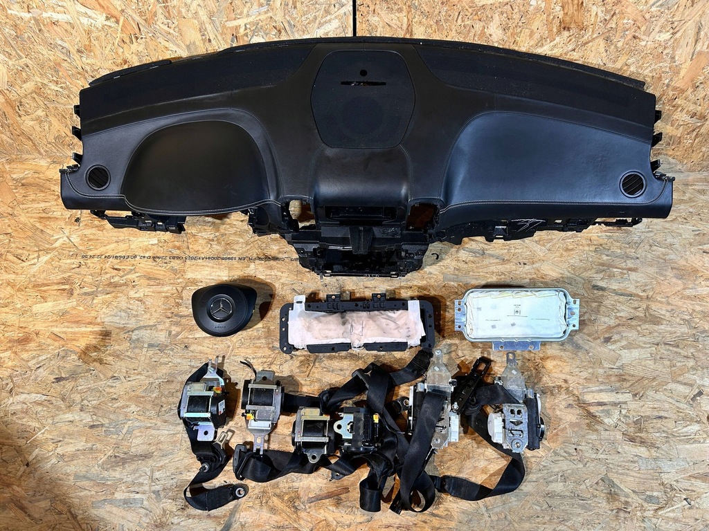 фото №1, Mercedes-benz gls x166 2018 приборная панель приборная панель ремни кожа подушка безопасности