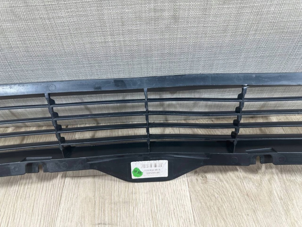 Tesla 3 решётка средняя перед 1516848-00-a Оригинал