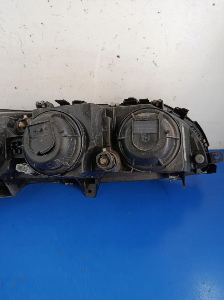 Volvo xc70 2 фара левое  89007903 valeo Киев