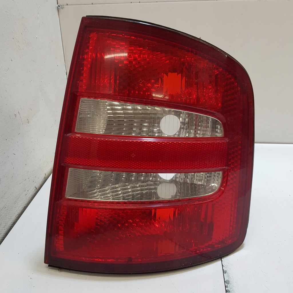 фото №1, Лампа правая задняя skoda fabia 1