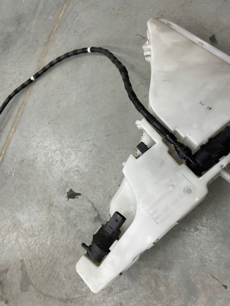 фото №5, Бачок омывателя a6 c7 помпа lift 4g8955451k