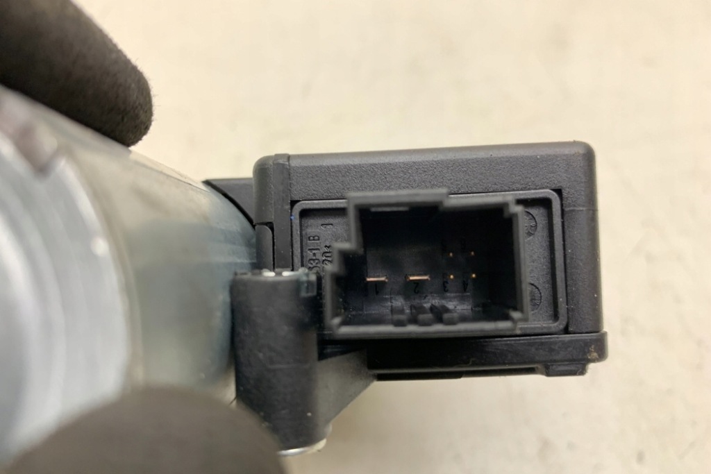 фото №8, Моторчик люк bmw 7 f01, f02 7316535 4.4l бензиновый 330kw 2013