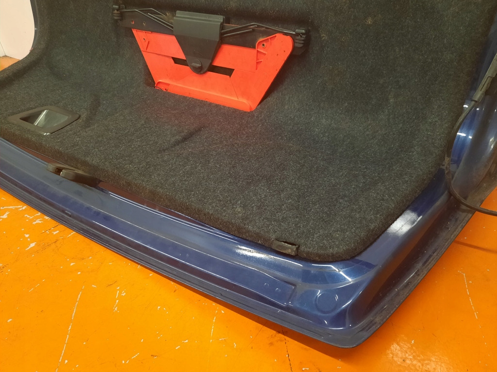 Купити Audi a4 b5 94-99 кришка багажника багажника lz5k