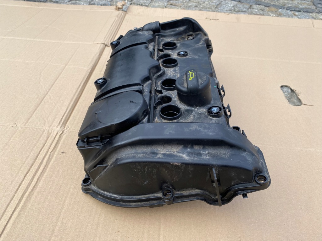 Citroen c5 peugeot 3008 кришка захист клапанів 9818425480 оригінал Оригінал