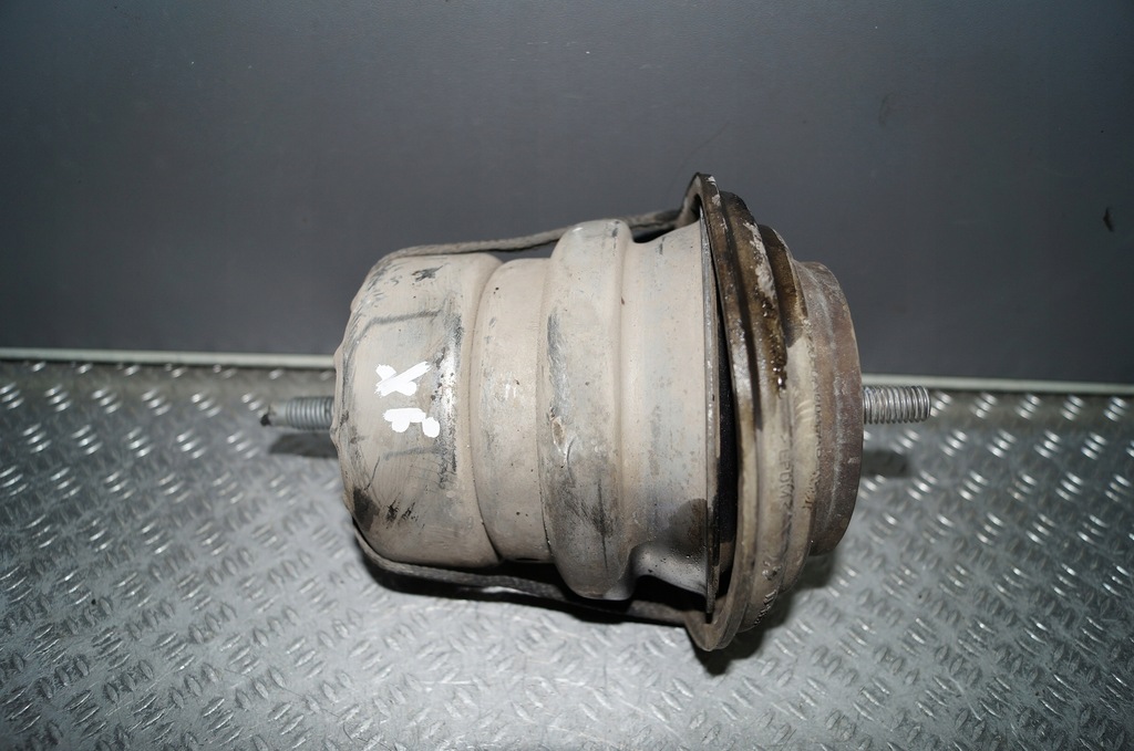 фото №1, Jaguar xf 3.0 d v6 подушка двигуна