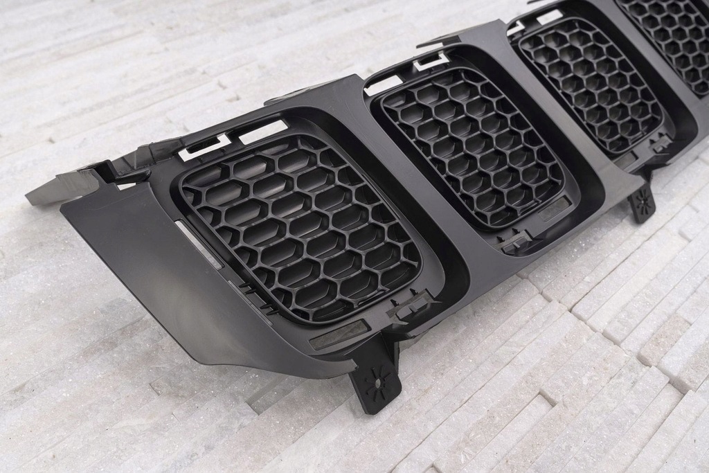 фото №10, Jeep compass ii mp 2017-20 вкладка решетка czarna plaster соты 4010170340ab