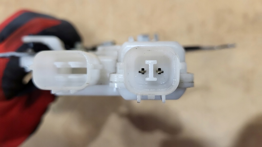 фото №3, Замок двері лівий задня mazda 5 cr 05-