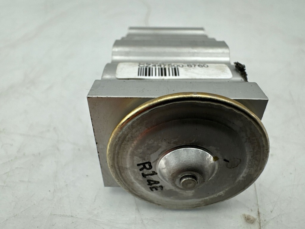 фото №7, Toyota yaris cross 2023 с передний клапан расширительный кондиционера a/c