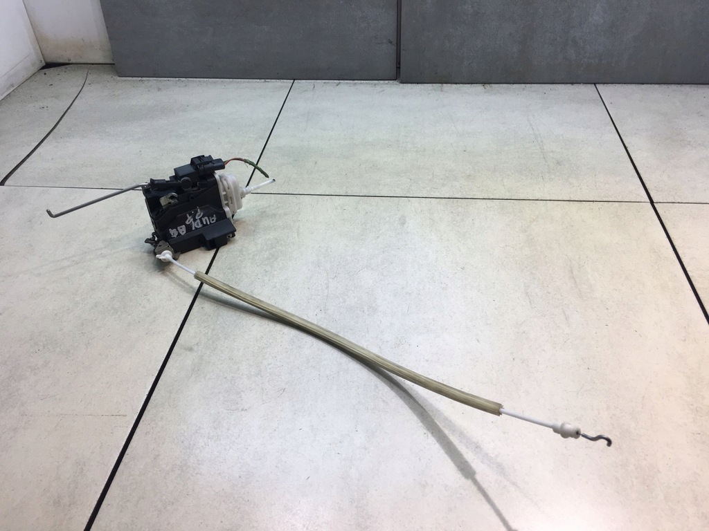 фото №1, Замок дверь правый перед a4 b5 5 pin 8d1837016a