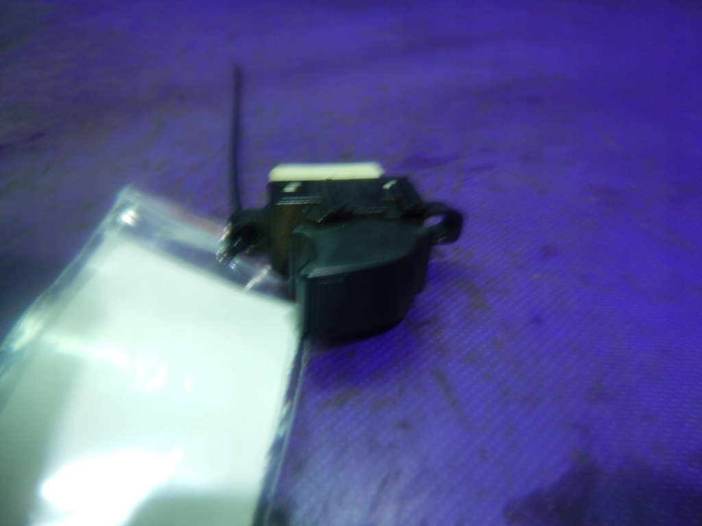 фото №1, Mazda demio 99- lift fl перемикач вікон 5 pin