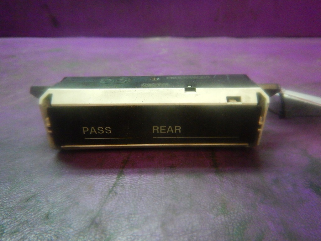 фото №1, Mazda 3 i bk дисплей замки ременів br5s55260