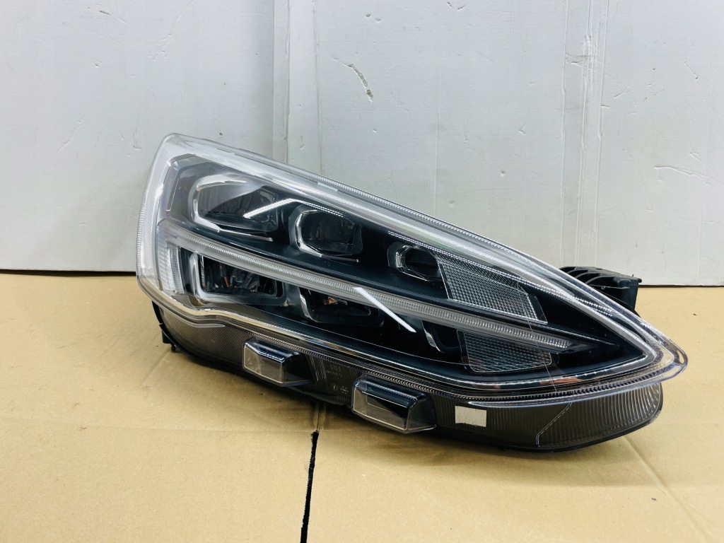фото №1, Лампа права ford focus mk4 full led