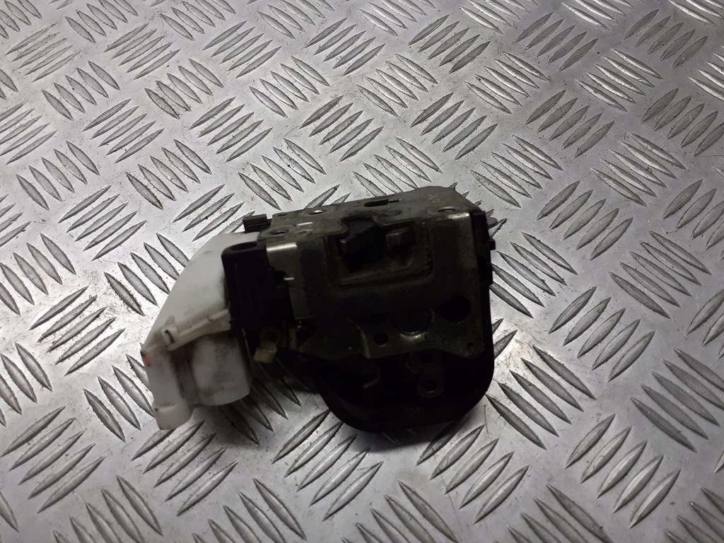 фото №2, Замок дверь левый перед alfa romeo 147 1.9 jtd