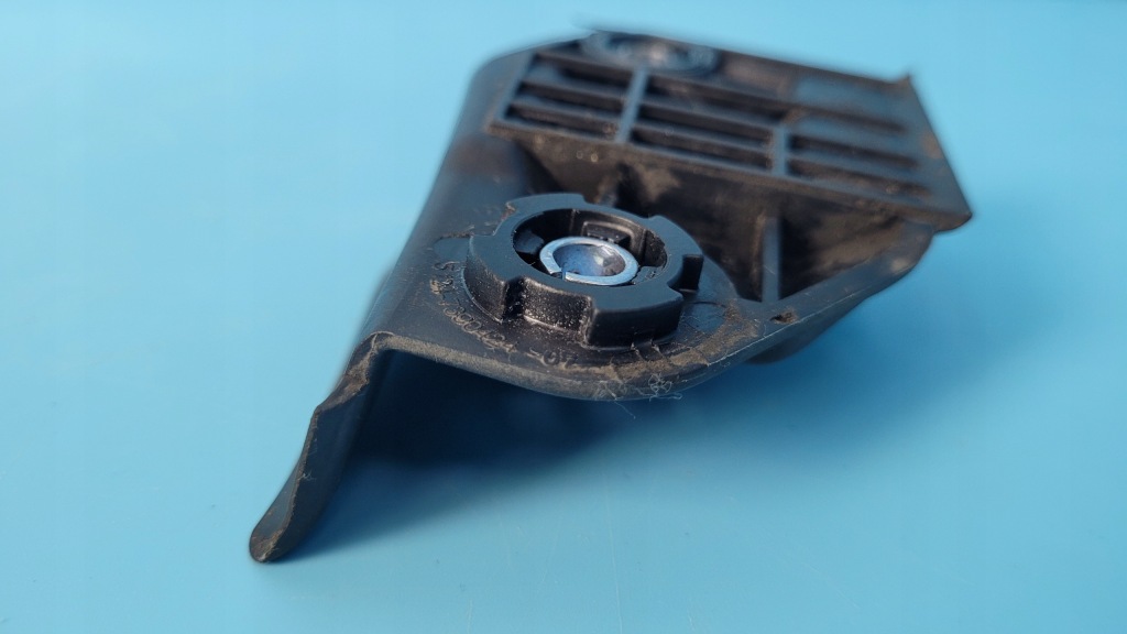 Bmw 5' g31 518d touring 18r ограничитель крышки багажника правый 7390424 Цена