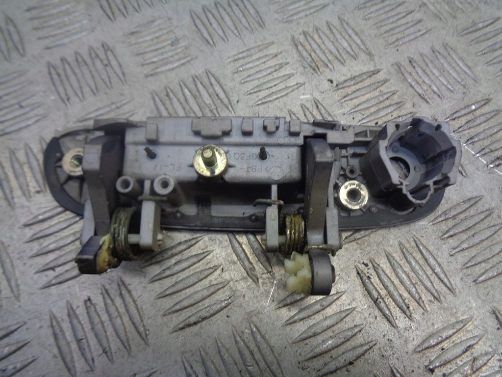 фото №2, Ручка левая передняя наружная mazda premacy