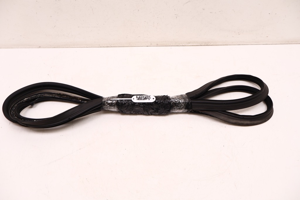 Maserati levante прокладка крышки багажника Недорого