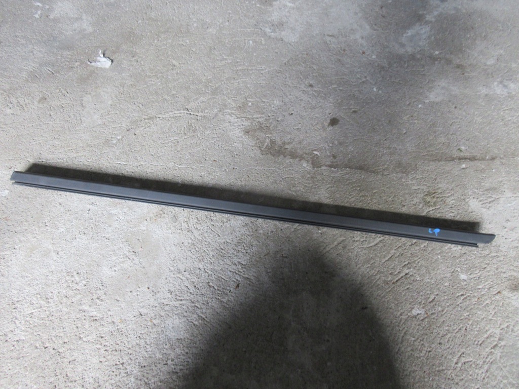 фото №1, Dacia duster ii duster 2 21 r . скребок стекло левый перед молдинг