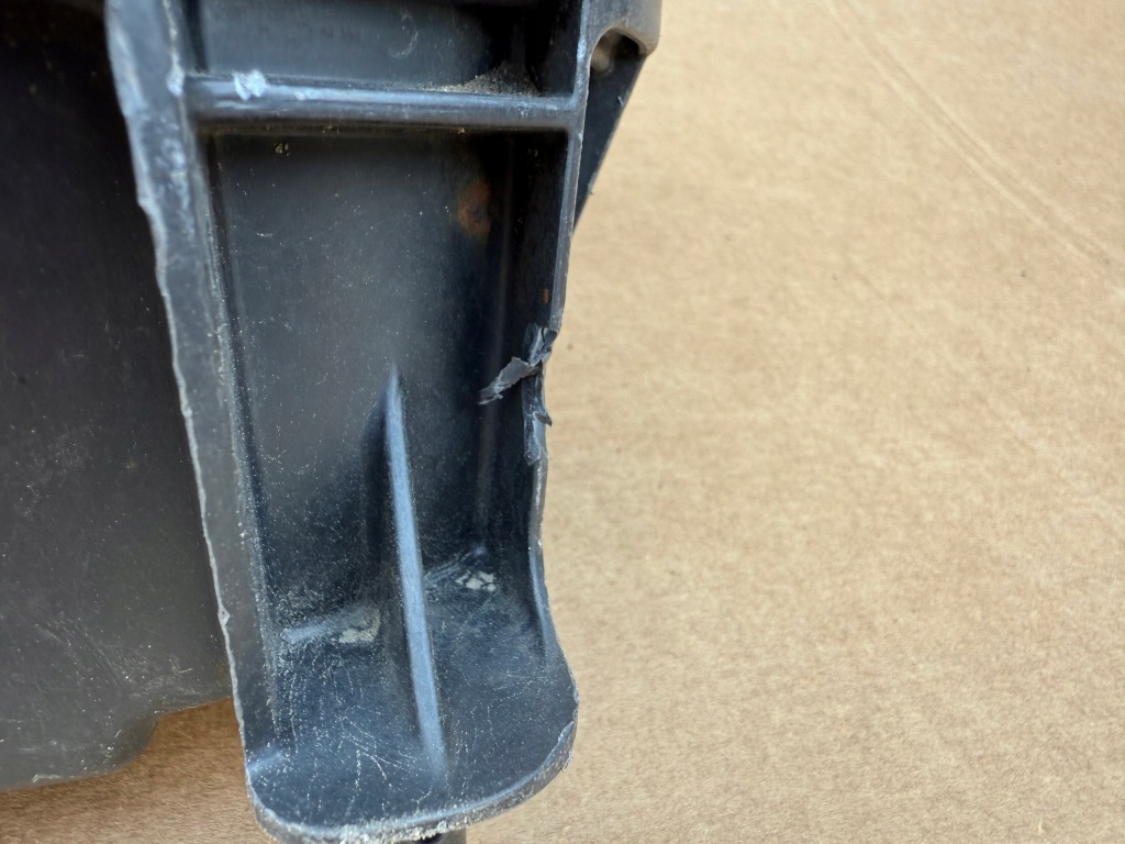 Корпус фільтра повітря 13700-81pa0 suzuki swift mk8 Зі Шроту