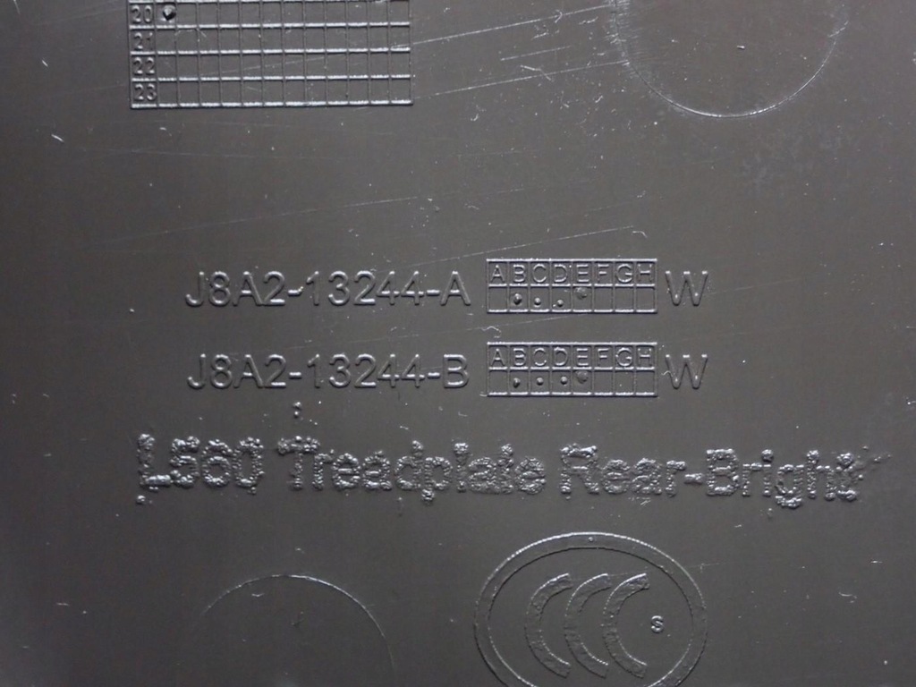 фото №8, Молдинг защита порог порог правый задняя j8a2-13244-a jaguar f-pace x761 20r