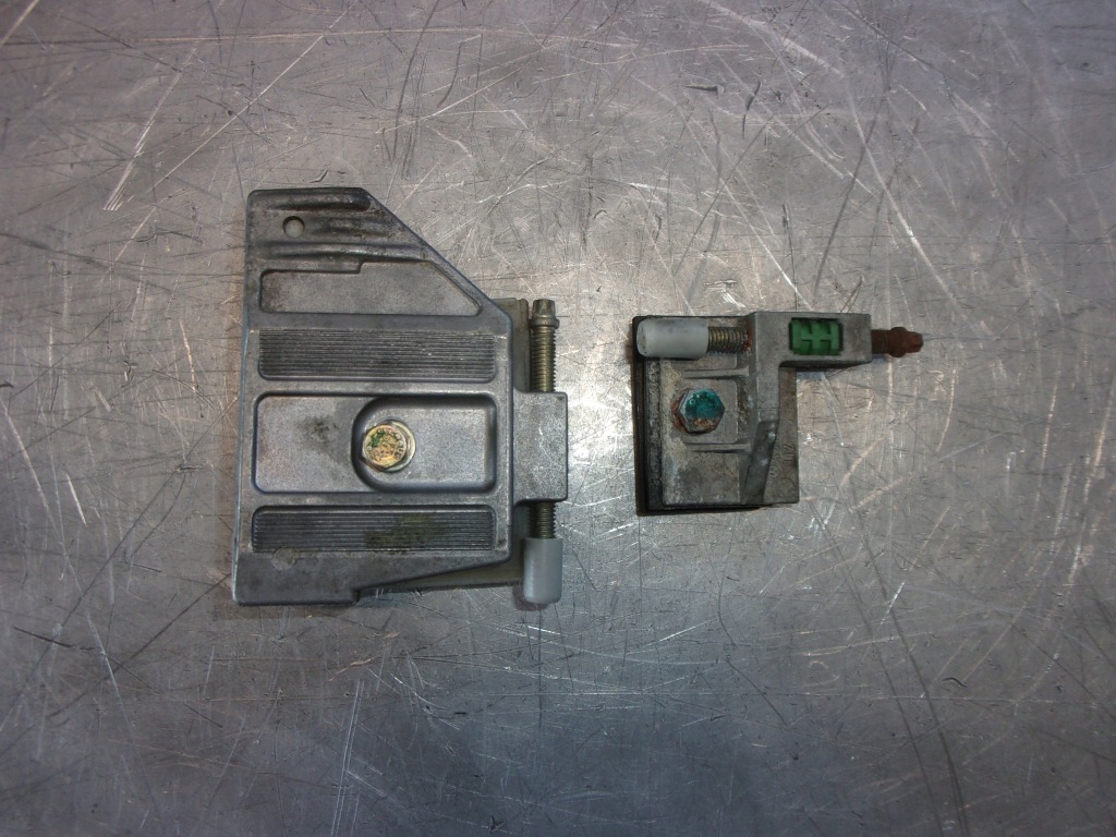 фото №1, Кронштейн левый стекло комплект a2087250132 mercedes-benz clk c208